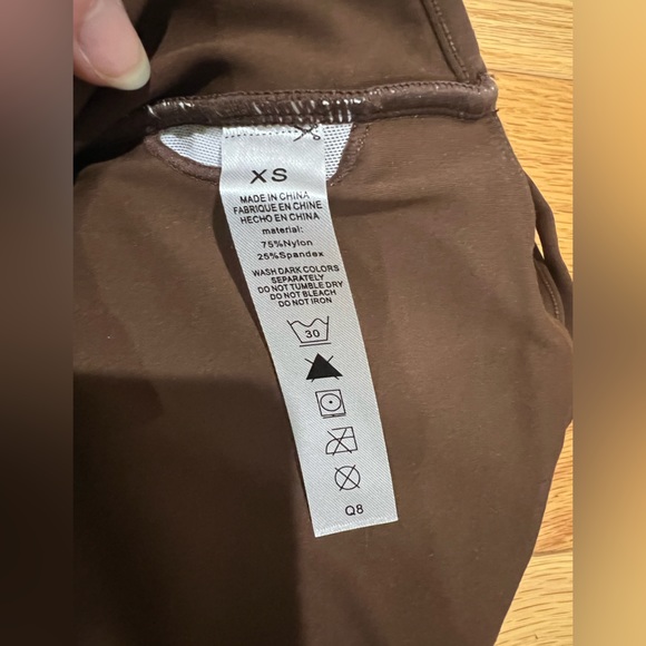 Open Back Twist Sports Bra - Picture 3 of 3